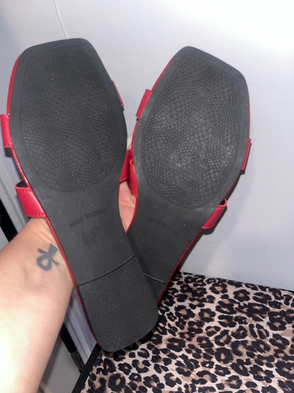 Red H sandals - Picture 3 of 3